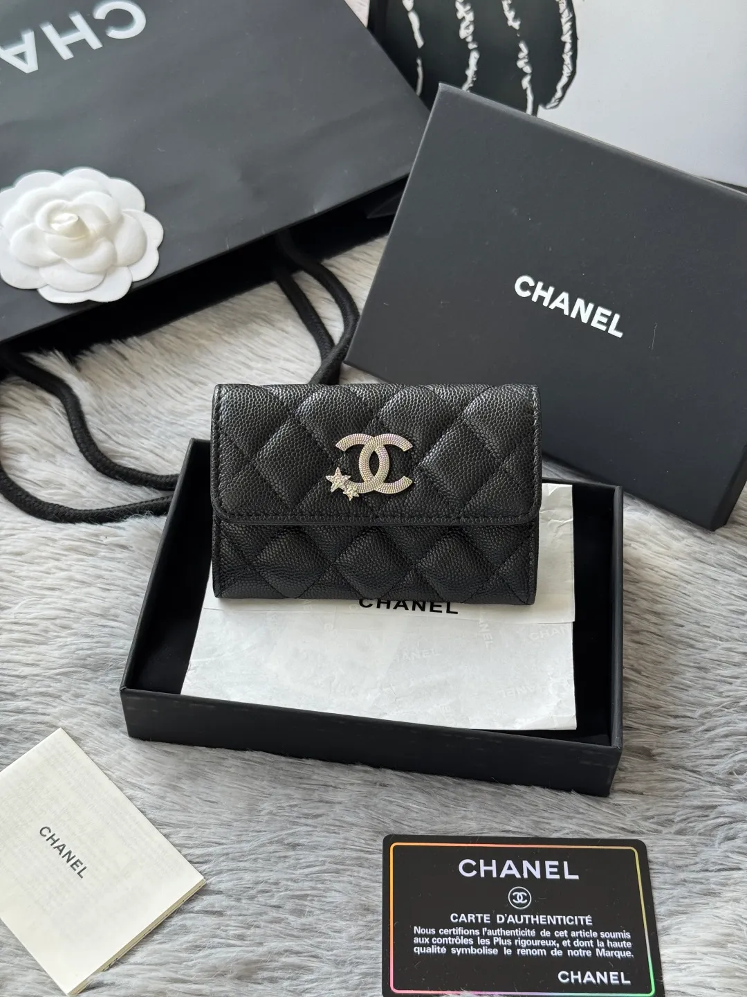 💰340 💰 4050 Autumn new product bi-fold card holder chanel hijab card holder can hold credit card and change made of caviar cowhide exclusive real shot with new luogo zipper compartment inside original single quality details are beautiful No.: 4812 size: 11x8.5x3cm