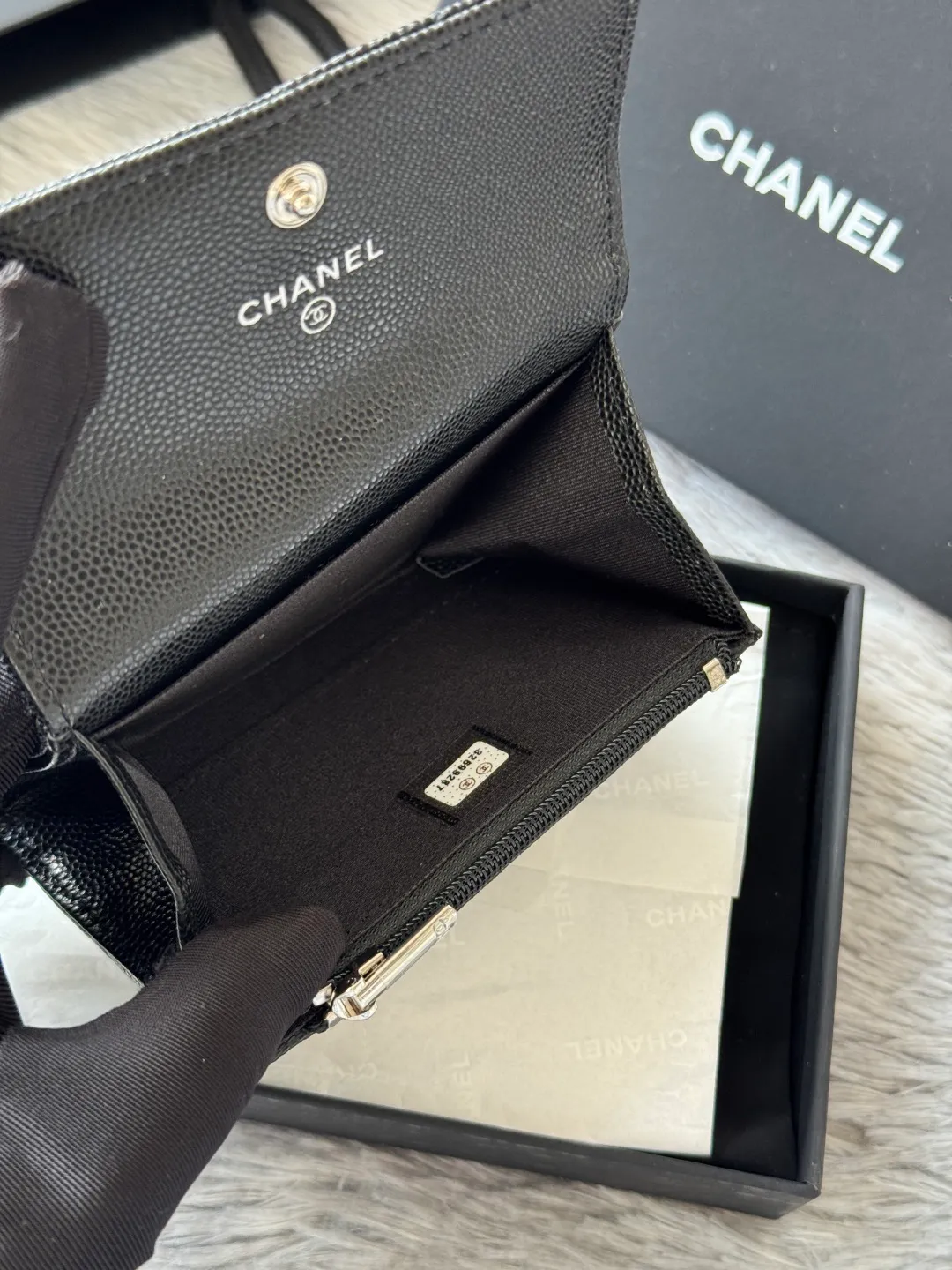 💰340 💰 4050 Autumn new product bi-fold card holder chanel hijab card holder can hold credit card and change made of caviar cowhide exclusive real shot with new luogo zipper compartment inside original single quality details are beautiful No.: 4812 size: 11x8.5x3cm