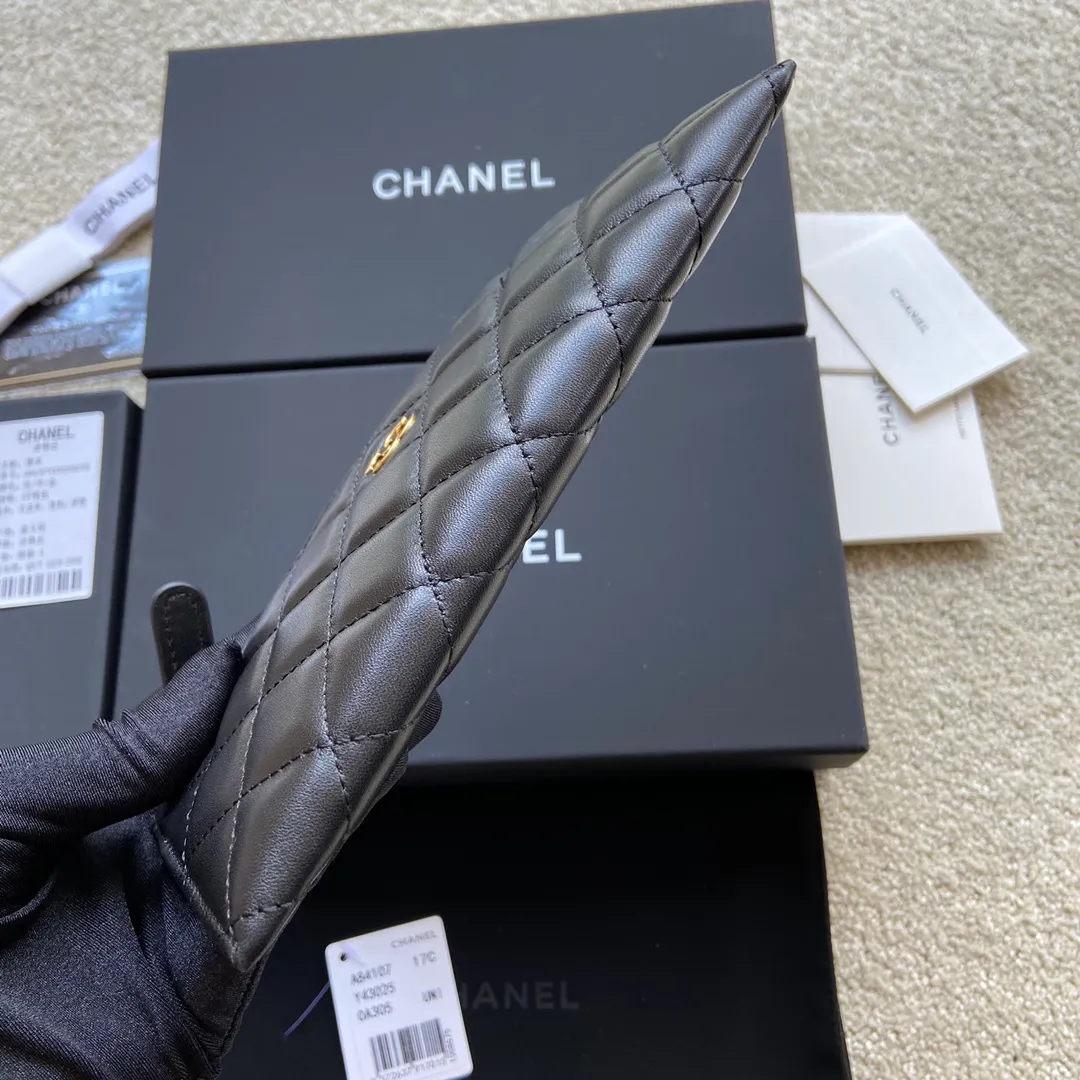 380💰Xiaoxiang imported Italian sheepskin Item number: A84107 Size: w19.5×h10×d2 Color: black sheepskin gold steel mark