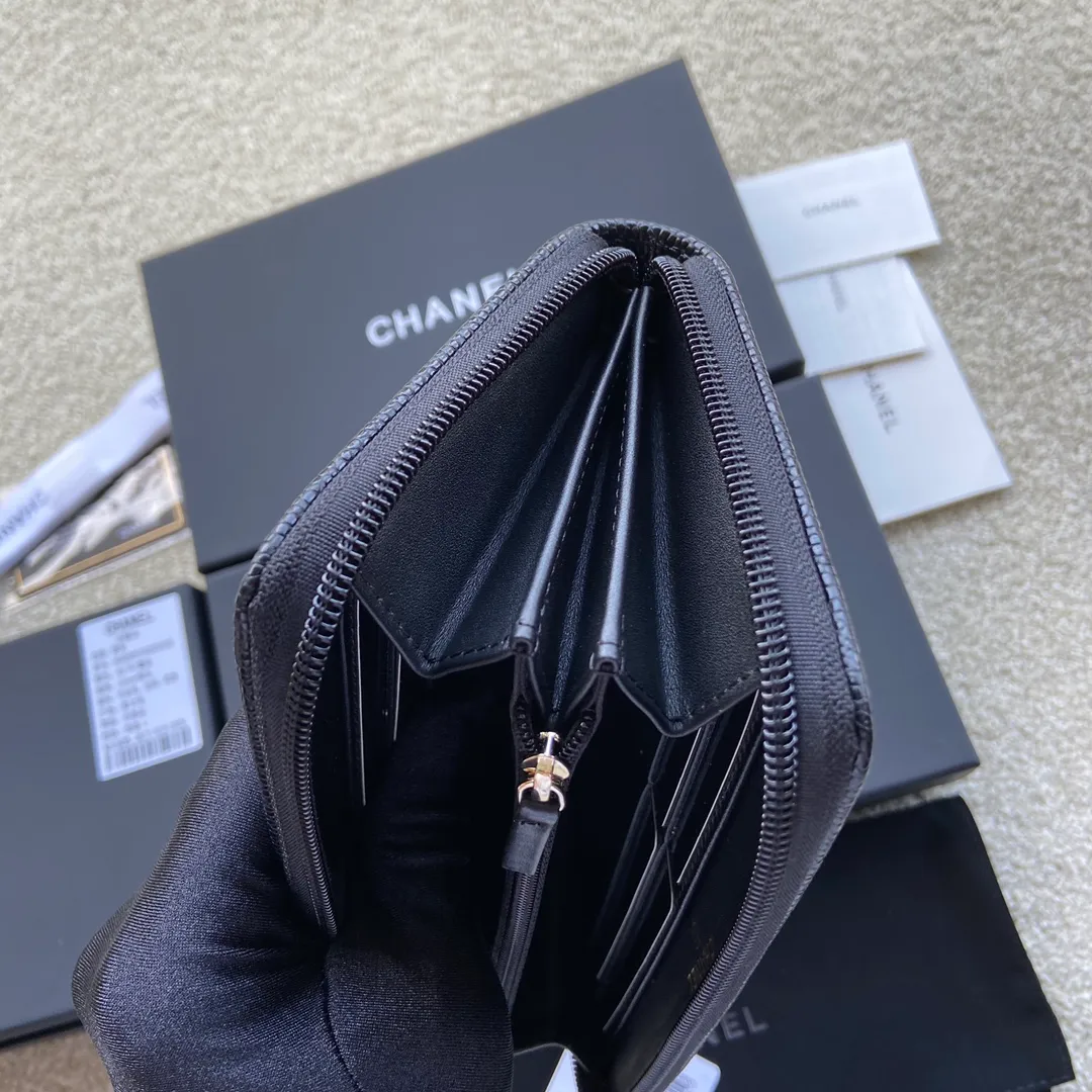 480💰Xiaoxiang imported Italian grain cowhide Item number: A80288 Size: w19.5×h10.5×d2.5 Color: black ball pattern with golden mark