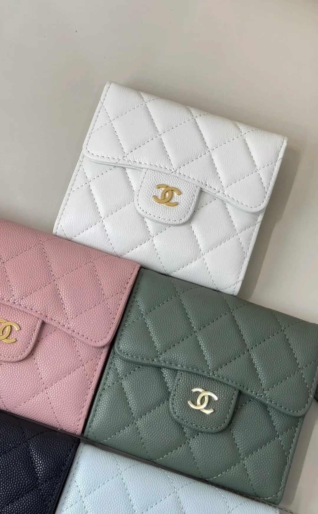 82288 Chane* CF翻盖卡包！ Some kids also call it a coin purse! 7️⃣colors available✅