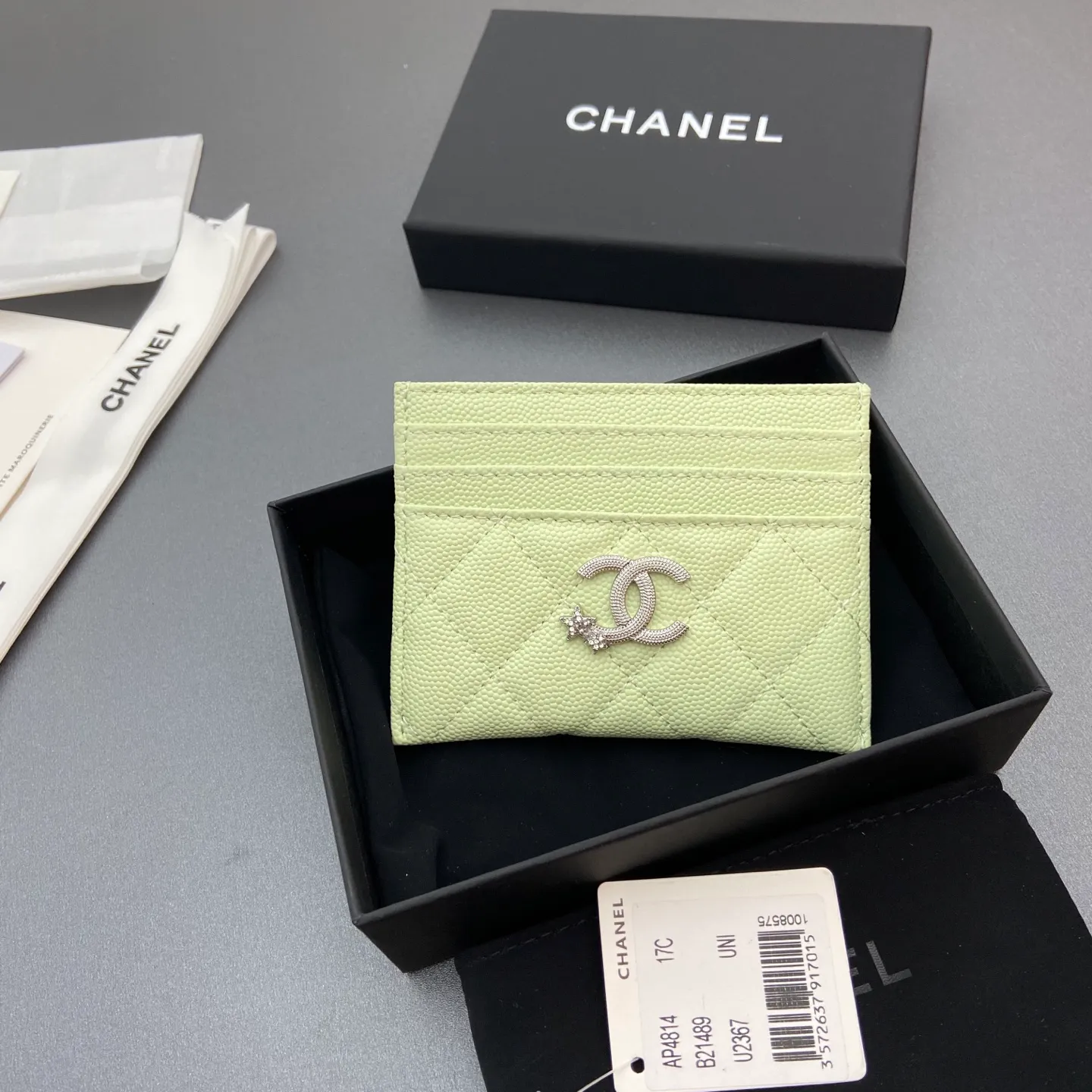 25b new series caviar cowhide with stars ⭐logo shiny blingblibg~card holder series Item number: AP 9628 Price: 300 Size: w11×h10cm Color: light green fine ball pattern silver star hardware