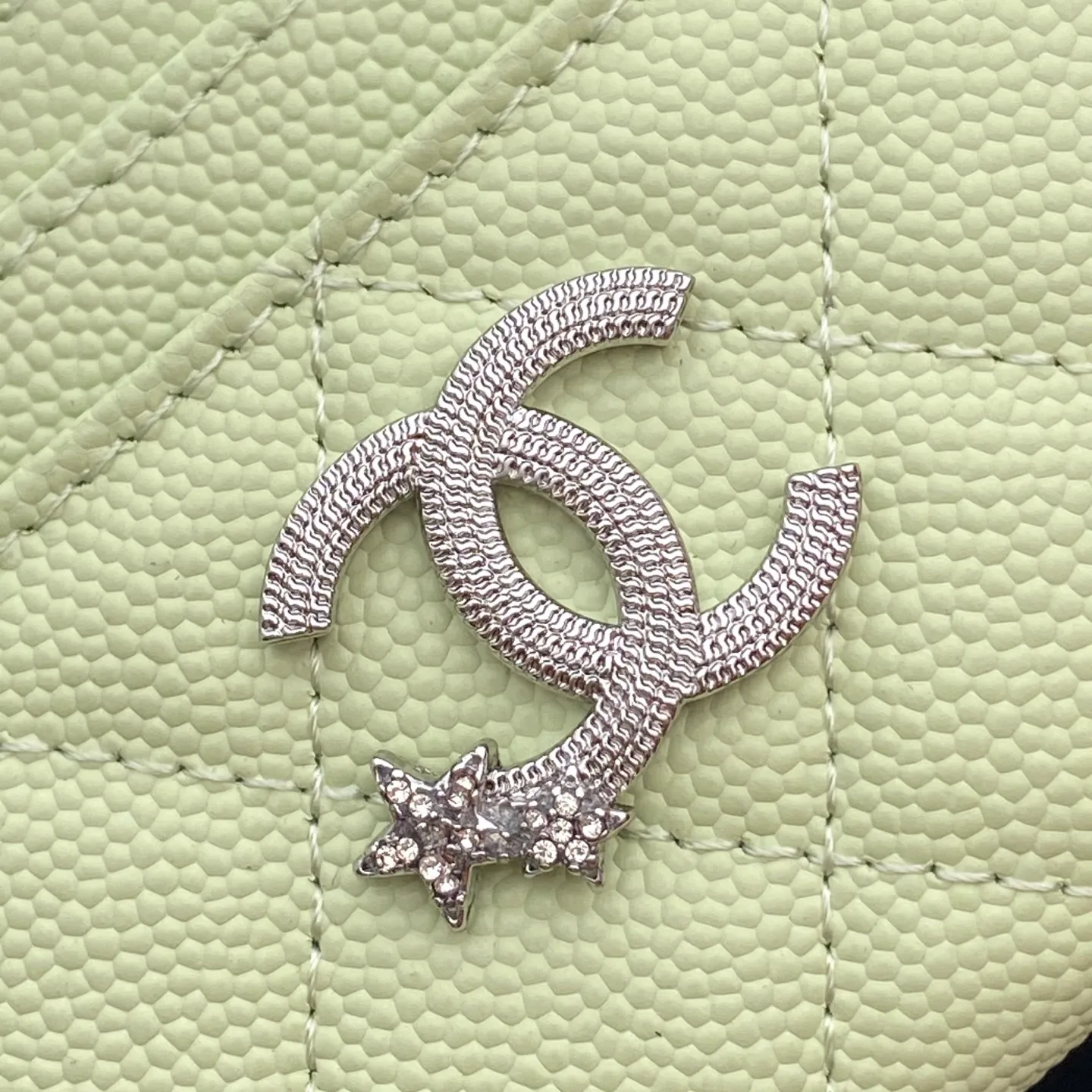 25b new series caviar cowhide with stars ⭐logo shiny blingblibg~card holder series Item number: AP 9628 Price: 300 Size: w11×h10cm Color: light green fine ball pattern silver star hardware
