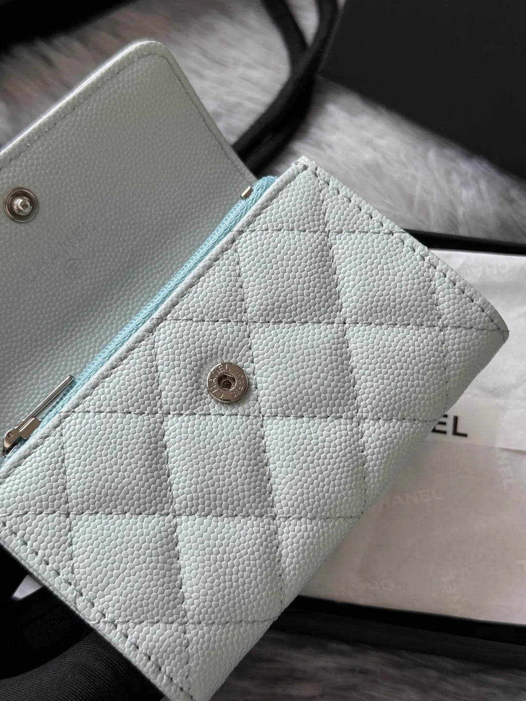 💰340 💰 4050 Autumn new product bi-fold card holder chanel hijab card holder can hold credit card and change made of caviar cowhide exclusive real shot with new luogo zipper compartment inside original single quality details are beautiful No.: 4812 size: 11x8.5x3cm