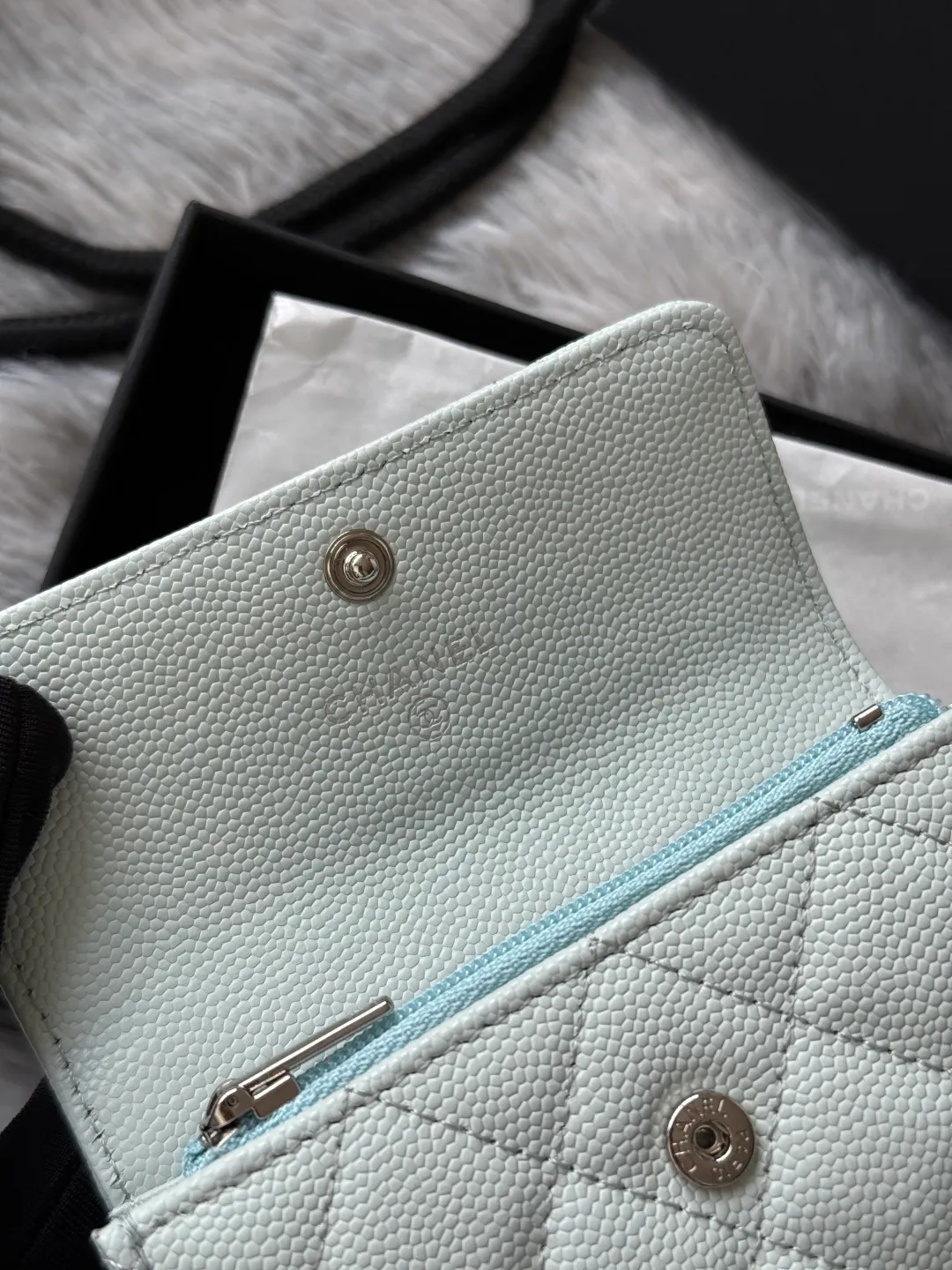 💰340 💰 4050 Autumn new product bi-fold card holder chanel hijab card holder can hold credit card and change made of caviar cowhide exclusive real shot with new luogo zipper compartment inside original single quality details are beautiful No.: 4812 size: 11x8.5x3cm
