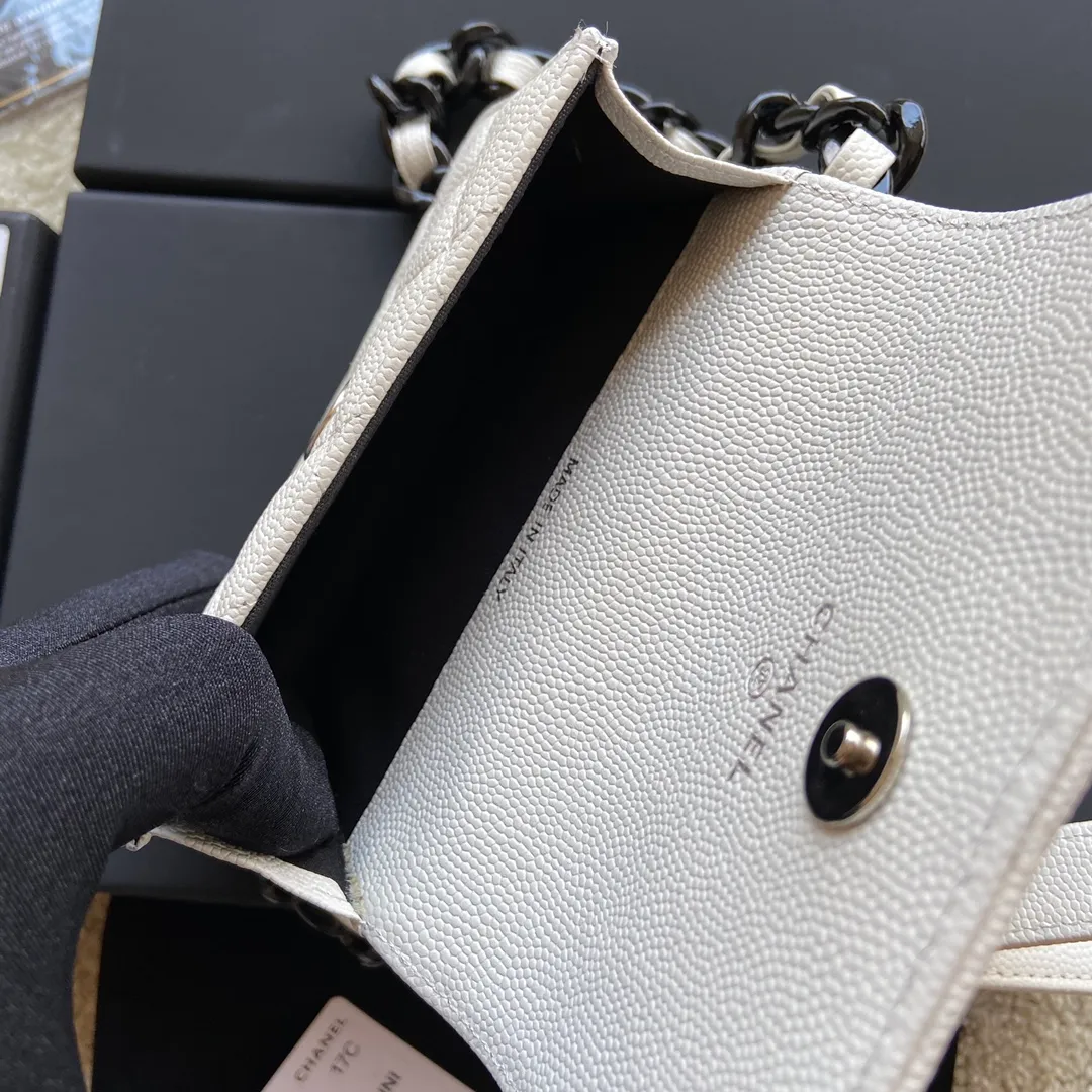 Xiaoxiang imported Italian grain cowhide Item number: A81088 💰: 360 Height: w12.5×h9×d2.5cm Color: white ball pattern