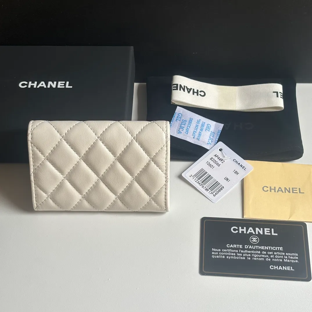 New product CH@NEL lambskin hijab card holder 💦 with new luogo, zipper compartment inside, original quality, exquisite details, model number AP8984, size 11*8.5*3cm 320💰