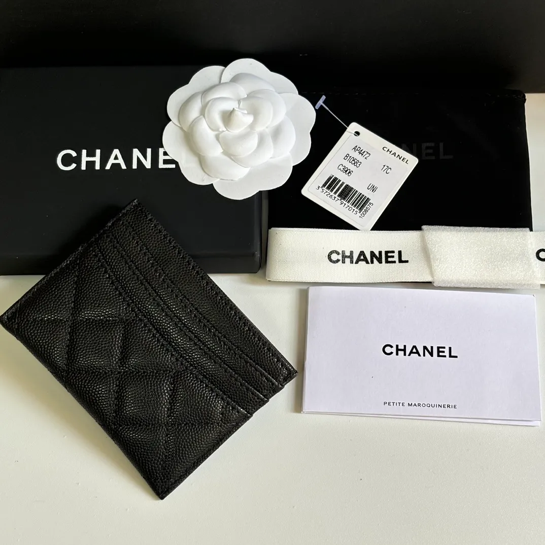 💰240 new product CH@NEL card holder has arrived💦This card holder adds a few more card slots based on the old model, making it more practical. It has original quality and beautiful details. Model No. AP8944, size 11*8*1cm.