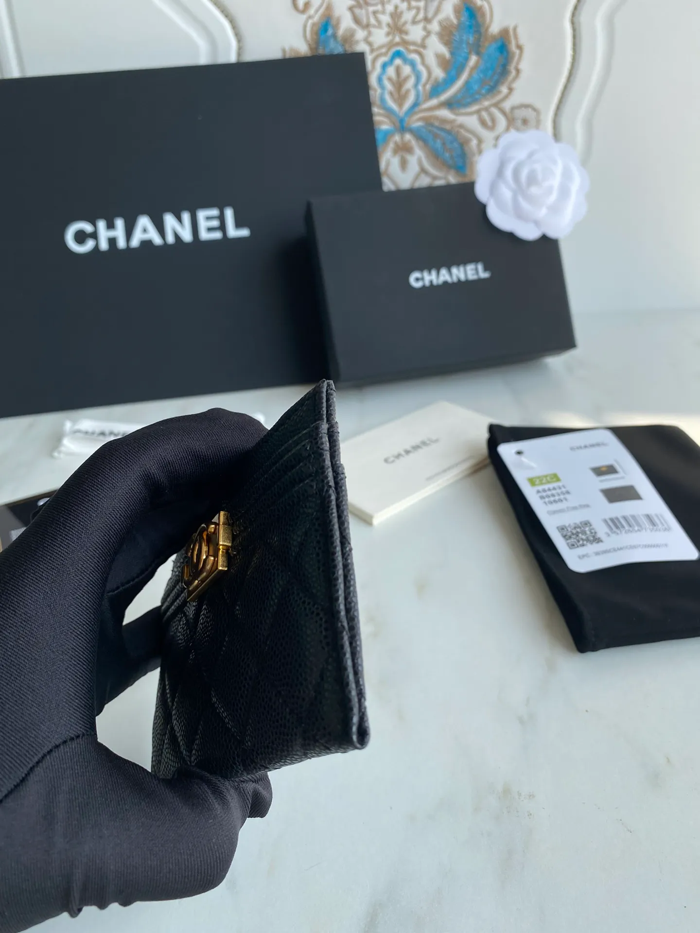 220💰[Original quality][With serial code] CHANEL’s new leboy card holder has arrived! The imported rhombus pattern is very attractive! The retro gilt buckle has an old-fashioned feel and is very fashionable and retro❤️This small card holder is very cost-effective and you can also put some change in the three card slots👍Model number: 84431 Size: 11×7.5×1cm