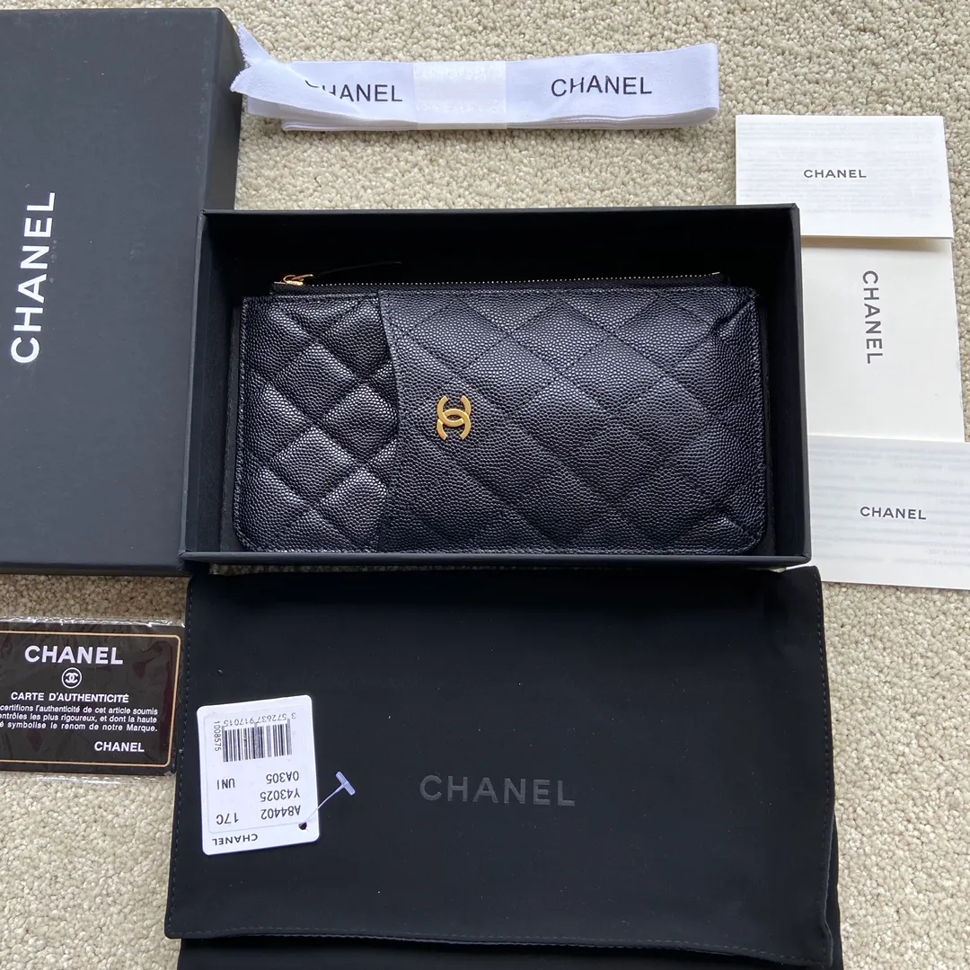 Item number: A84402 Price: 400 Can hold mobile phone card holder and change