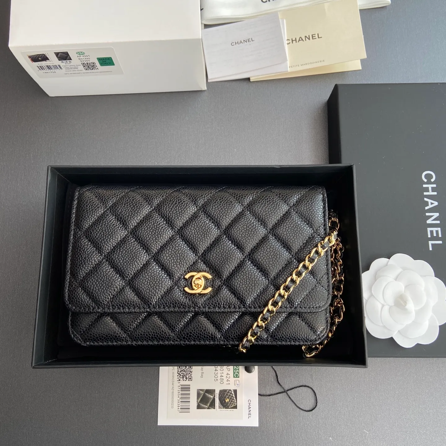 Xiaoxiang imported Italian leather [upgraded version] Item number: AP8482 💰700 Size: w20×h13×d3.5cm Color: black steel mark Combination picture