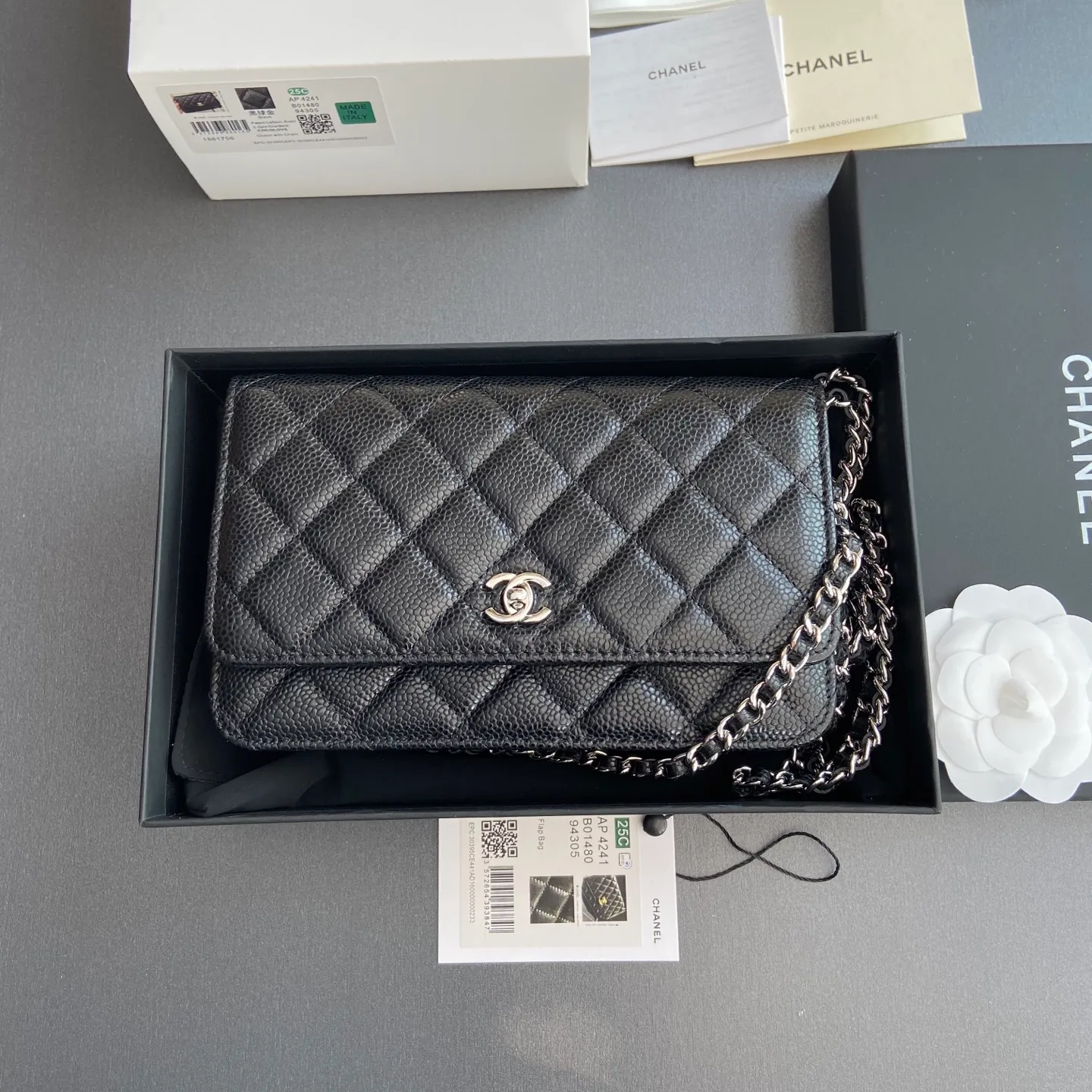Xiaoxiang imported Italian leather [upgraded version] Item number: AP8482 💰700 Size: w20×h13×d3.5cm Color: black steel mark Combination picture