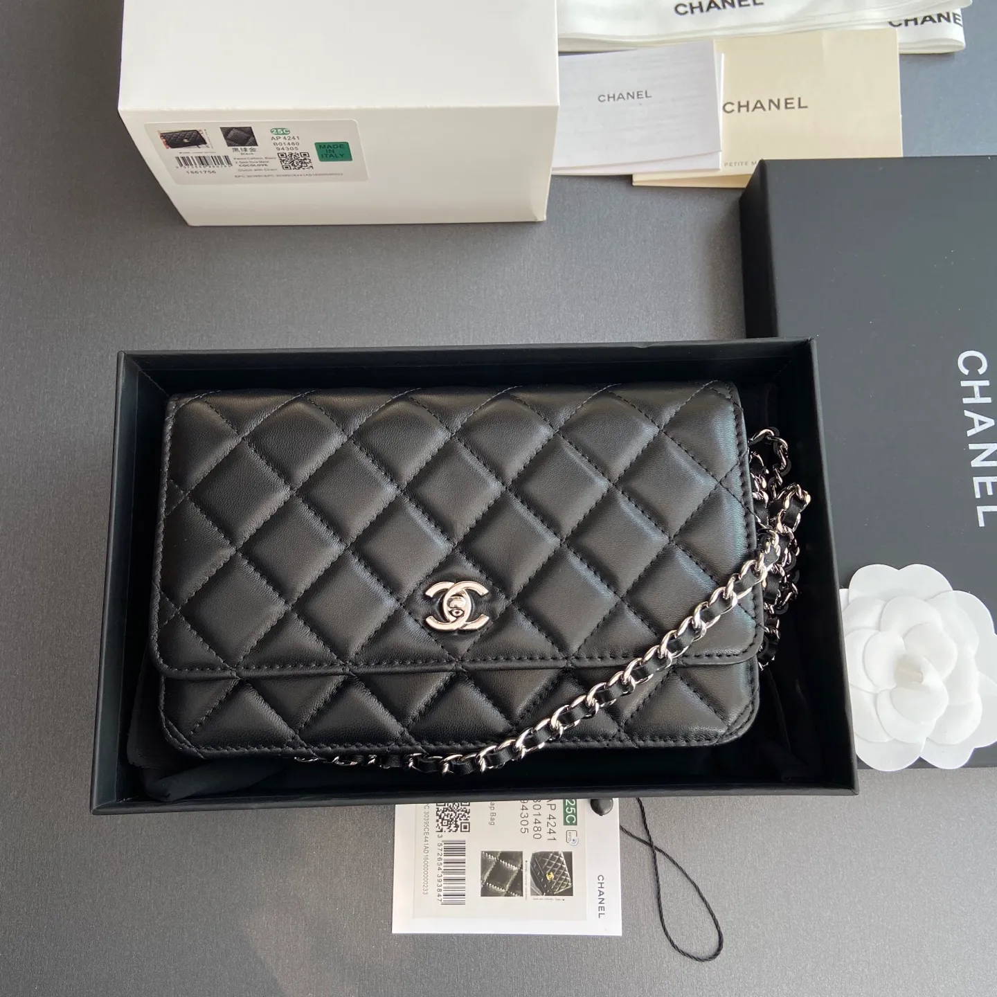 Xiaoxiang imported Italian leather [upgraded version] Item number: AP8482 💰700 Size: w20×h13×d3.5cm Color: black steel mark Combination picture
