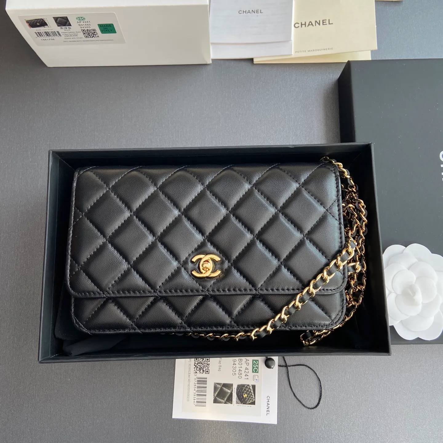 Xiaoxiang imported Italian leather [upgraded version] Item number: AP8482 💰700 Size: w20×h13×d3.5cm Color: black steel mark Combination picture