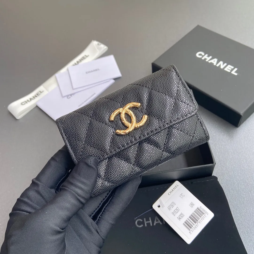 Xiaoxiang imported Italian fine ball grain cowhide Item number: AP7956 Price: 340 Size: w11×h7cm Color: black black ball grain light gold hardware