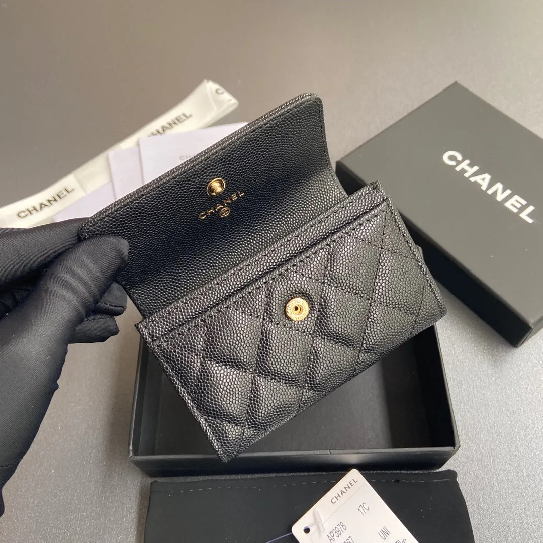 Xiaoxiang imported Italian fine ball grain cowhide Item number: AP7956 Price: 340 Size: w11×h7cm Color: black black ball grain light gold hardware