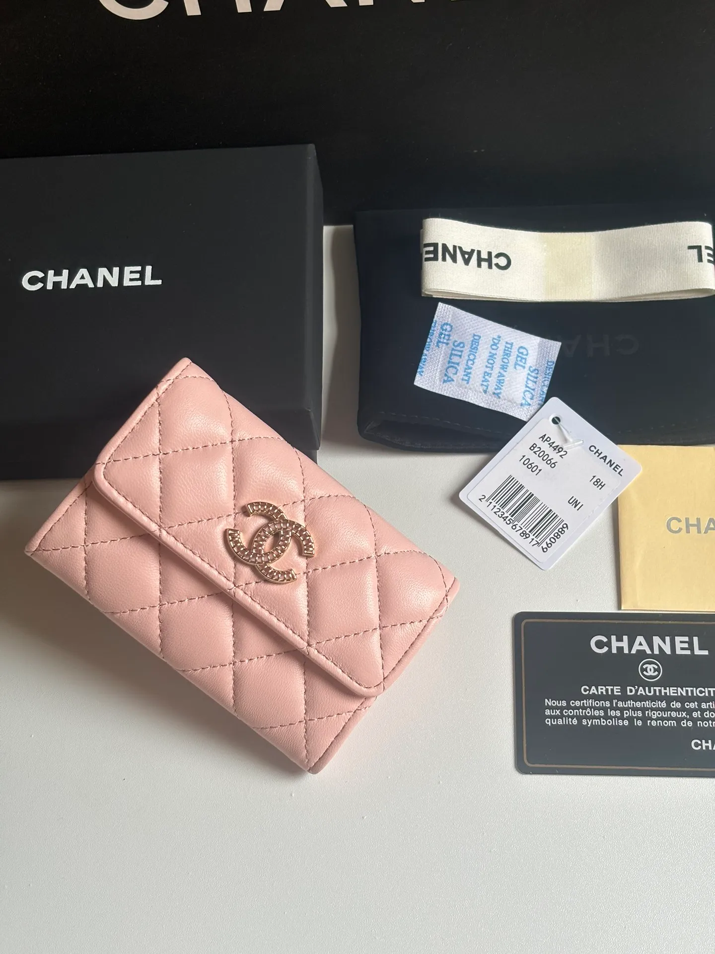 New product CH@NEL lambskin hijab card holder 💦 with new luogo, zipper compartment inside, original quality, exquisite details, model number AP8984, size 11*8.5*3cm 320💰