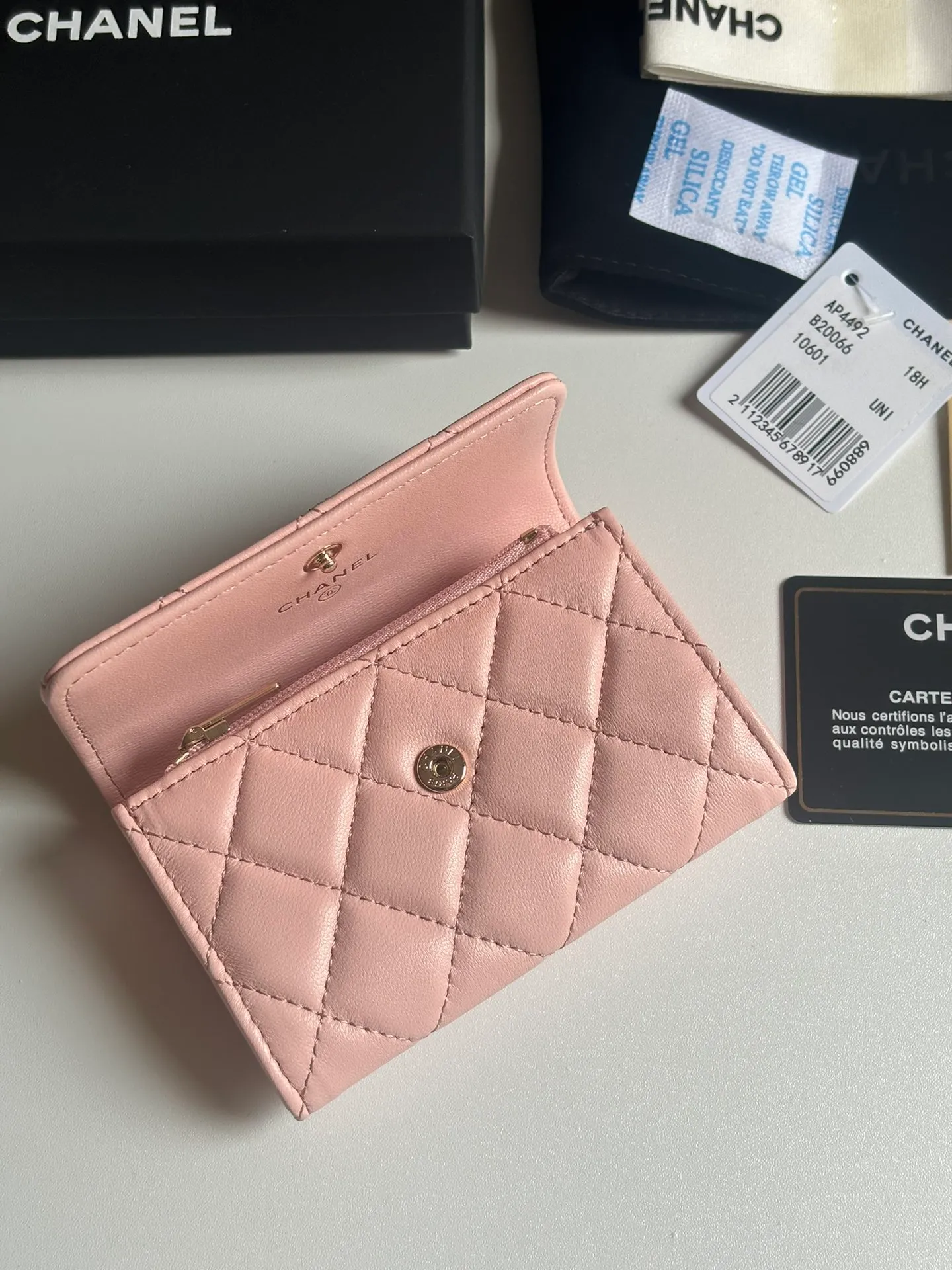 New product CH@NEL lambskin hijab card holder 💦 with new luogo, zipper compartment inside, original quality, exquisite details, model number AP8984, size 11*8.5*3cm 320💰