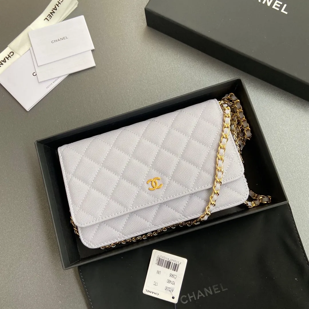 Xiaoxiang imported Italian grained calfskin Item No.: A0250 Price: 640 Size: w20×h13×d3.5cm Color: Light purple fine ball pattern gold steel mark