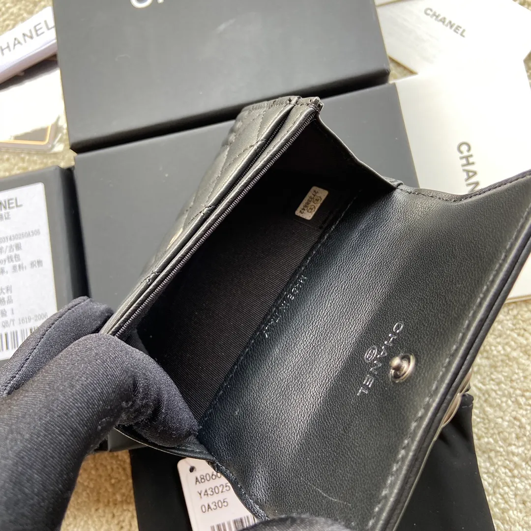260💰Xiaoxiang imported Italian leather Item number: A80603 Size: w11×h8.5×d3cm Color: black sheepskin antique silver hardware