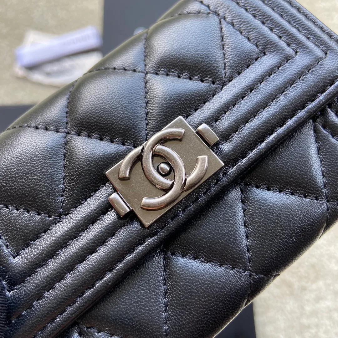260💰Xiaoxiang imported Italian leather Item number: A80603 Size: w11×h8.5×d3cm Color: black sheepskin antique silver hardware