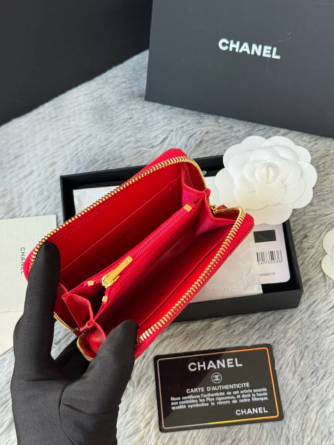 Medium size 💰360💰 finally arrived, chanel 25c oversized zipper bag with zipper inside. First place to eat melon. Large black gold cow coin purse with inner zipper. Made of caviar cowhide. Ginza sa is great. Enthusiastic and patient. I picked up a bunch of black gold card holders. There are several popular coin purses. I went for the L-shaped zipper coin purse. I tried it on the spot. My nails are a little difficult to insert cards. The 25c model is enlarged and looks great. The upgraded version is very practical. Buy it quickly! chanel25c chanel coin purse chanel card holder card holder recommended zipper coin purse chanel number: 3686 (0112) 25c size: 12*5cmx8cmx2cm