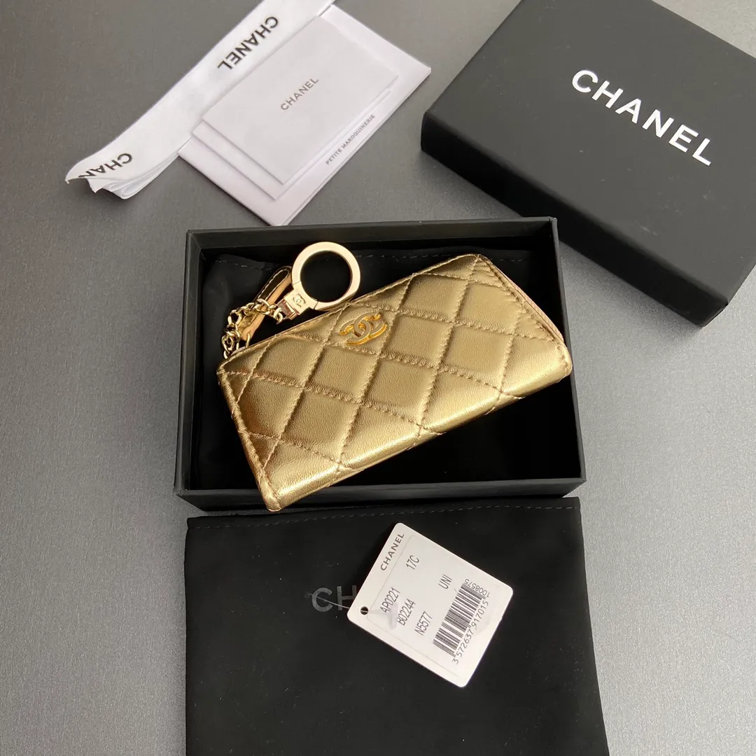 [Special grade hardware original leather] 💰320 Xiaoxiang small zipper bag card holder series Hook chain quilted card holder with iconic metal logo Gold tone metal hardware, special Italian imported leather 1 card slot wallet bag, 1 hook chain Number: 0221 Golden Sheep Gold Size: w11.5×h7.5×1.5cm