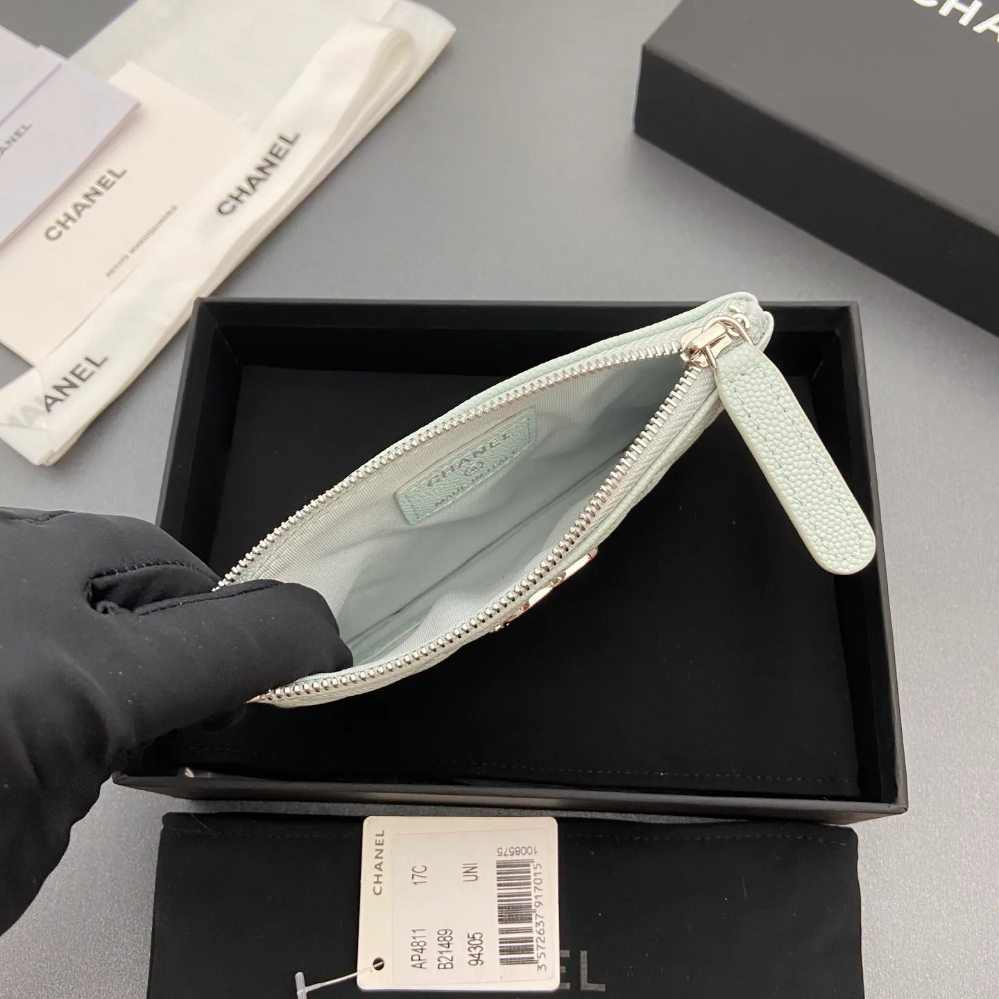 25b new series caviar cowhide with stars ⭐logo shiny blingblibg~ coin purse series Item number: A 4811 Price: 320 Size: w15×8.5cm Color: light blue fine ball pattern silver star hardware