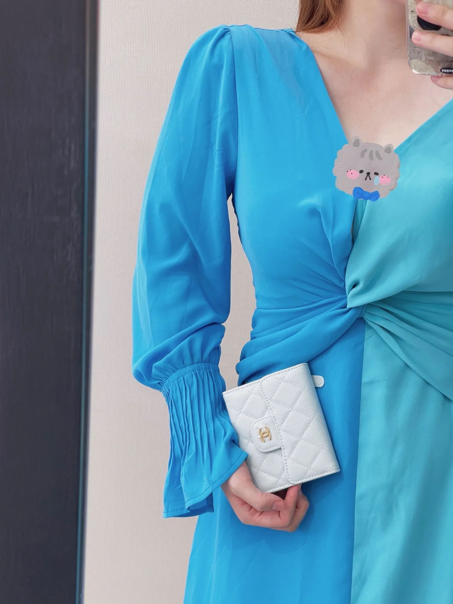 82288 Real shot of light blue upper body picture