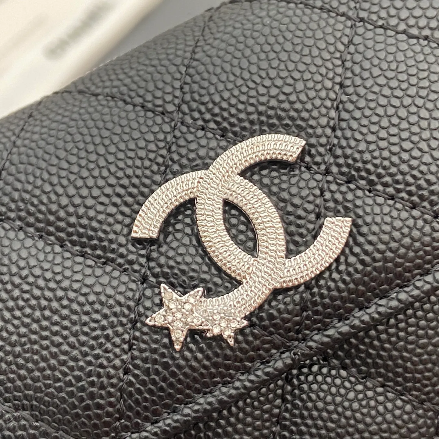 25b new series caviar cowhide with stars ⭐logo shiny blingblibg~card holder series item number: A 4812 price: 340 size: w11×h7cm color: black ball pattern silver star hardware