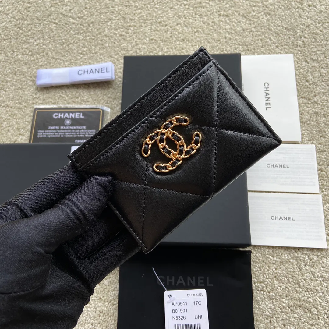 Xiaoxiang imported Italian leather Item number: AP1882 1167 Price: 220 Size: w11×h7.5cm Color: black sheepskin gold hardware