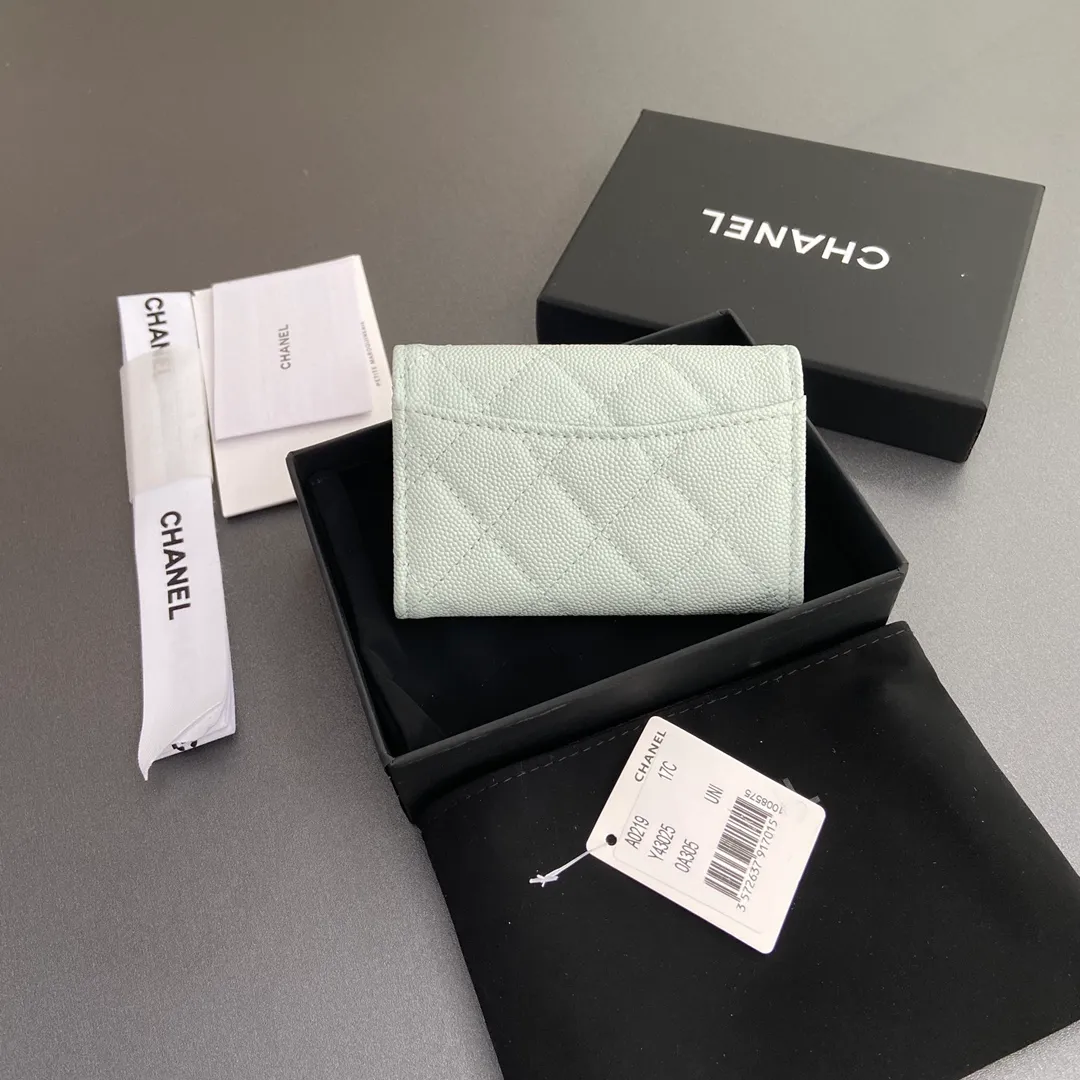 Xiaoxiang imported Italian leather Item number: AP438 (inner compartment with zipper) 💰: 280 Size: w11×h7cm Color: light blue fine ball pattern gold steel mark