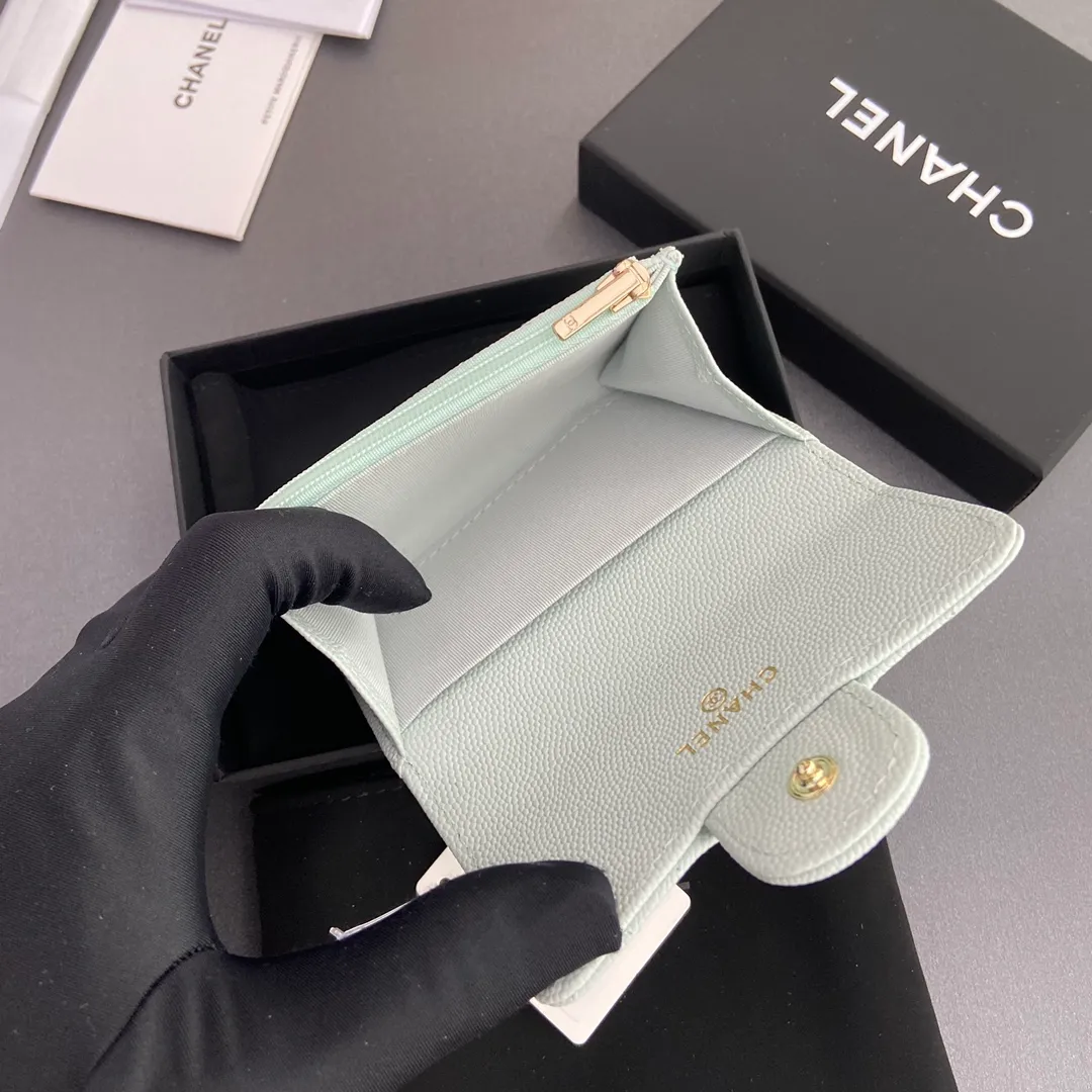 Xiaoxiang imported Italian leather Item number: AP438 (inner compartment with zipper) 💰: 280 Size: w11×h7cm Color: light blue fine ball pattern gold steel mark