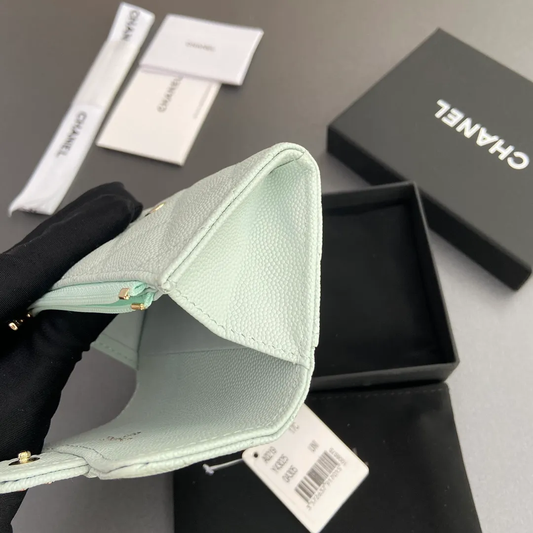 Xiaoxiang imported Italian leather Item number: AP438 (inner compartment with zipper) 💰: 280 Size: w11×h7cm Color: light blue fine ball pattern gold steel mark