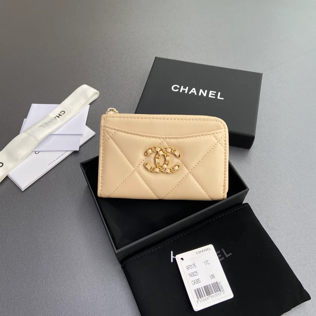 [Special grade hardware original leather] ¥340 Xiaoxiang small zipper bag card holder series Quilted card holder with iconic metal logo Gold tone metal hardware, special Italian imported leather 6 card slots, 1 small zipper bag No.: 3176 Apricot Sheep Gilt Size: w13×h9×2cm