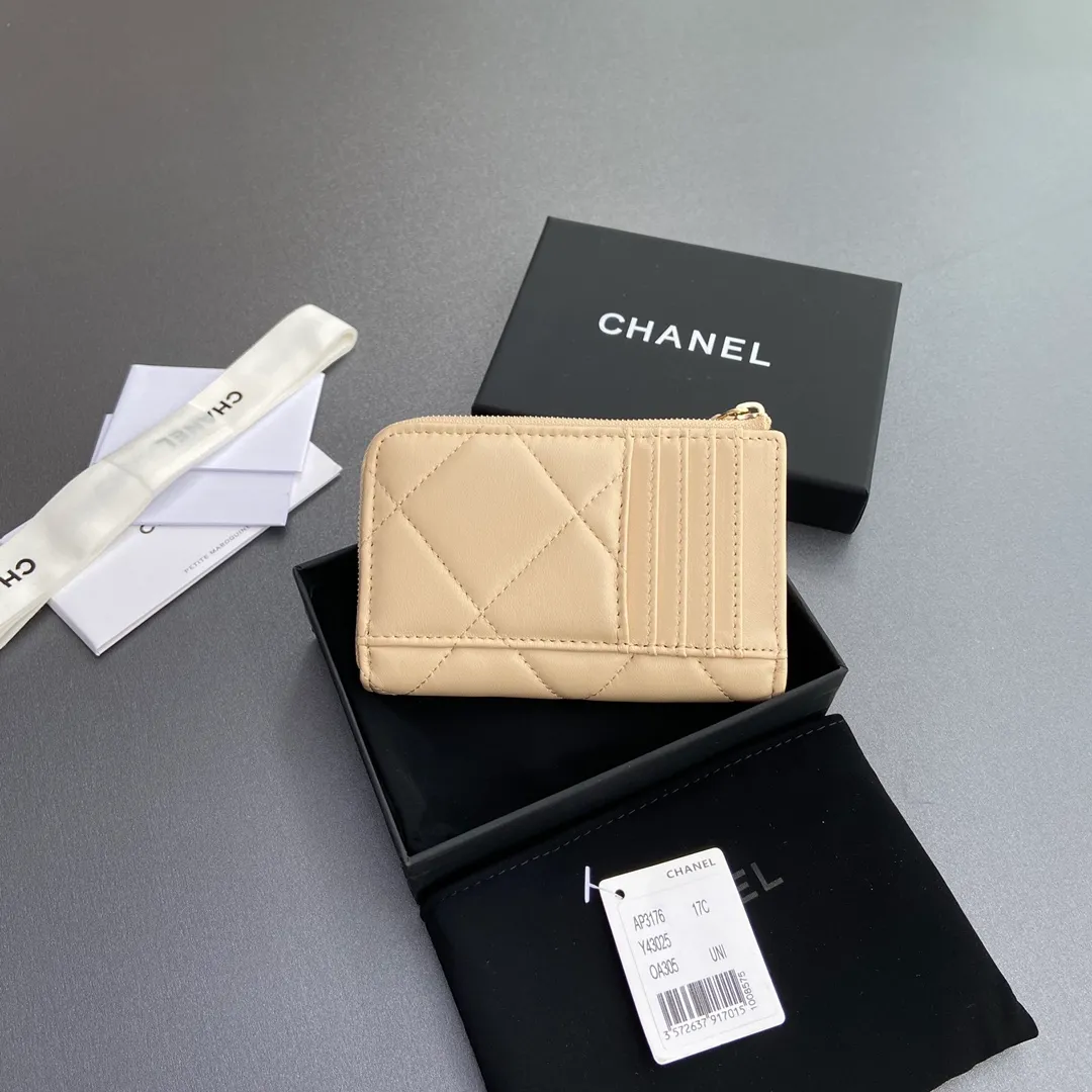 [Special grade hardware original leather] ¥340 Xiaoxiang small zipper bag card holder series Quilted card holder with iconic metal logo Gold tone metal hardware, special Italian imported leather 6 card slots, 1 small zipper bag No.: 3176 Apricot Sheep Gilt Size: w13×h9×2cm