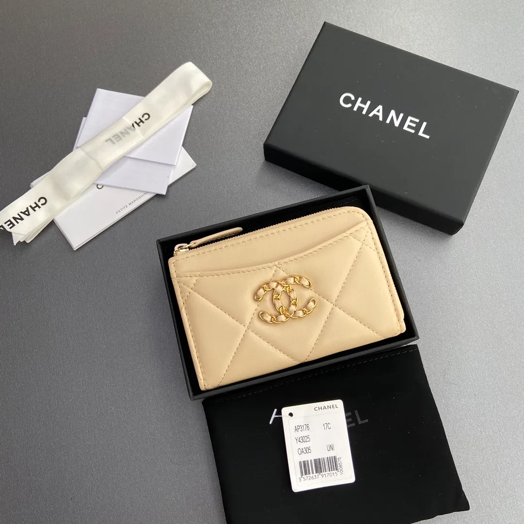 [Special grade hardware original leather] ¥340 Xiaoxiang small zipper bag card holder series Quilted card holder with iconic metal logo Gold tone metal hardware, special Italian imported leather 6 card slots, 1 small zipper bag No.: 3176 Apricot Sheep Gilt Size: w13×h9×2cm