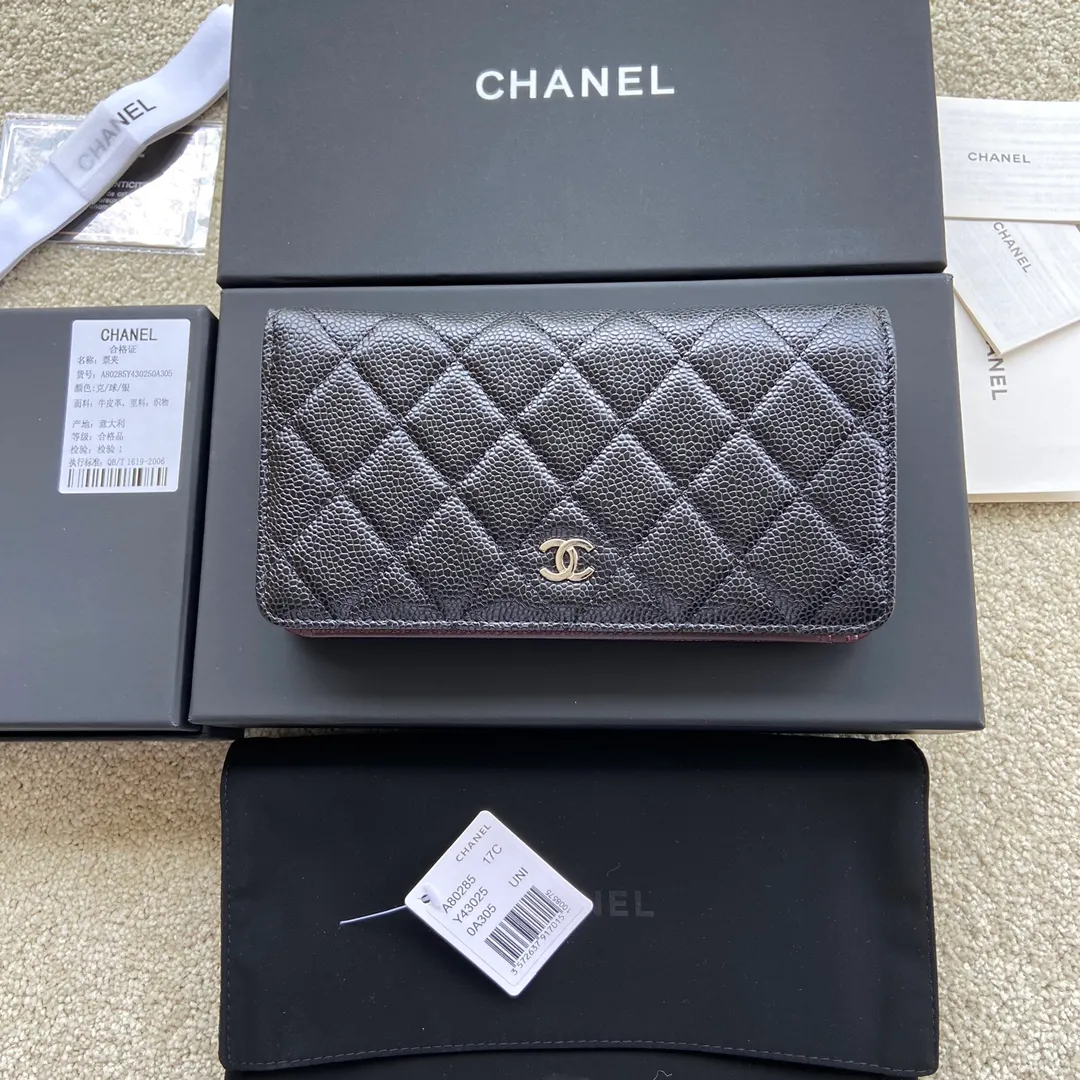 460💰Xiaoxiang imported Italian grain cowhide Item number: A80285 Size: w18.5×h10×2.5cm Color: black ball pattern silver steel mark