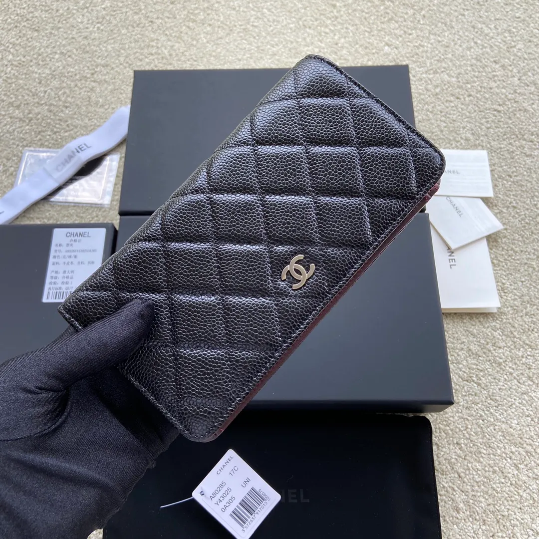 460💰Xiaoxiang imported Italian grain cowhide Item number: A80285 Size: w18.5×h10×2.5cm Color: black ball pattern silver steel mark