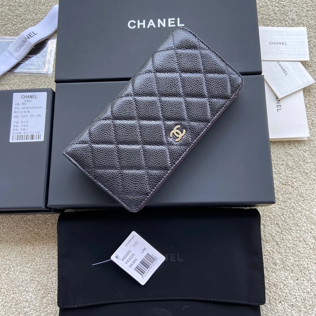 460💰Xiaoxiang imported Italian grain cowhide Item number: A80285 Size: w18.5×h10×2.5cm Color: black ball pattern silver steel mark