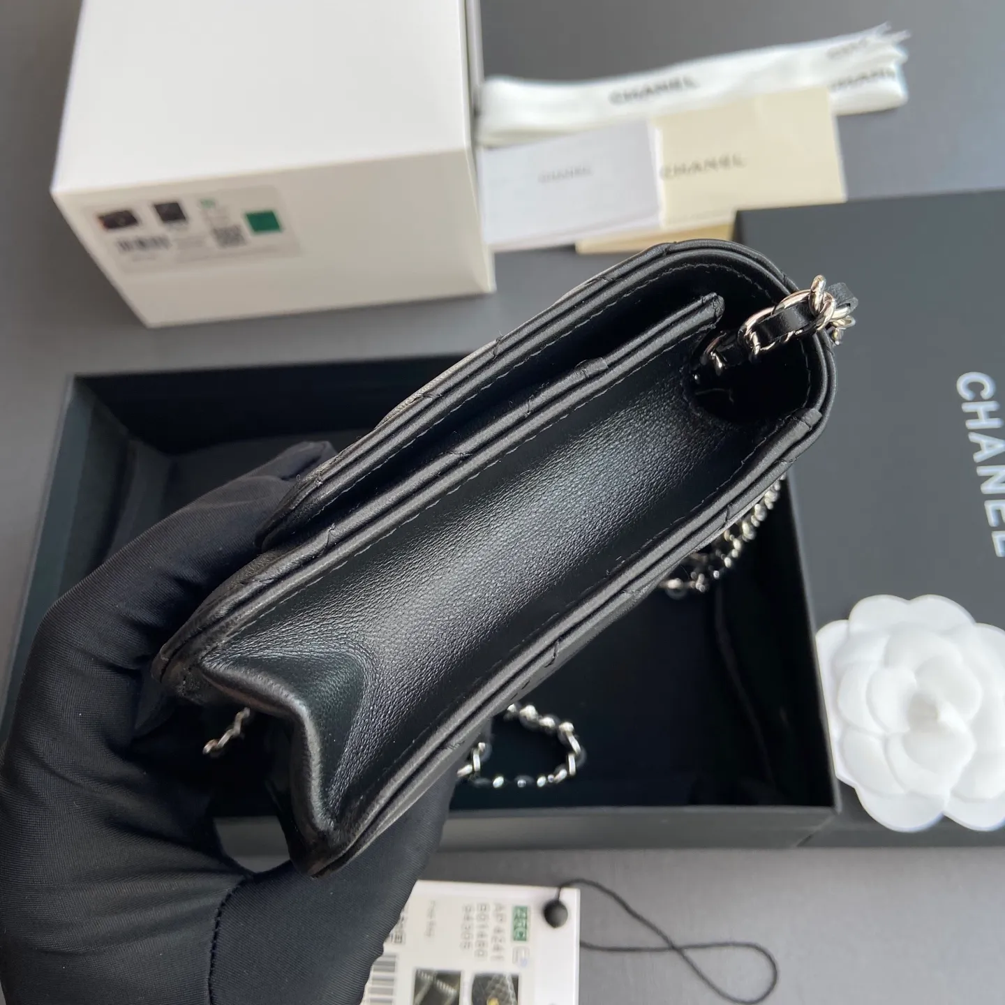 Xiaoxiang imported Italian lambskin [upgraded version] Item number: AP8482 💰700 Size: w20×h13×d3.5cm Color: black sheepskin silver steel mark