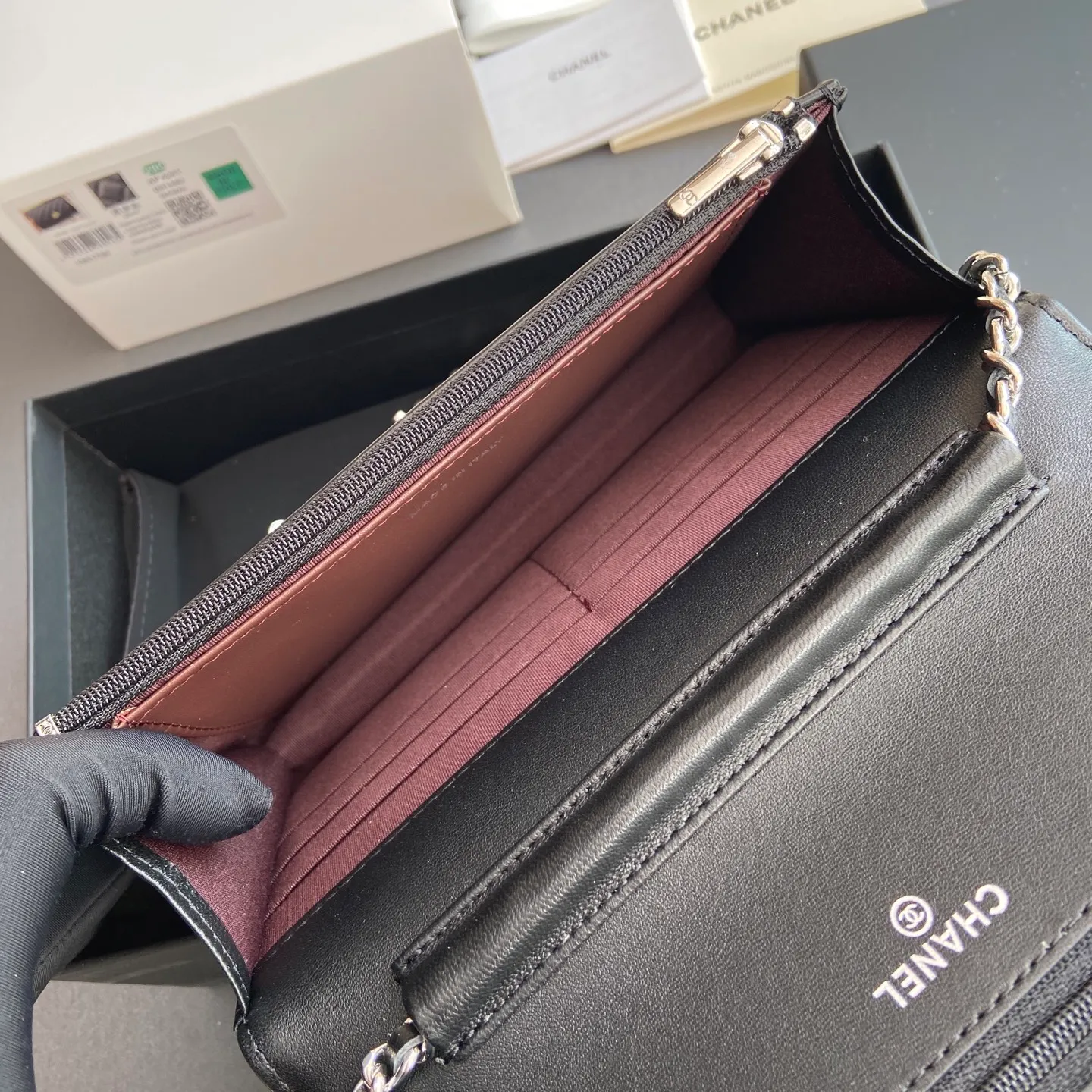 Xiaoxiang imported Italian lambskin [upgraded version] Item number: AP8482 💰700 Size: w20×h13×d3.5cm Color: black sheepskin silver steel mark