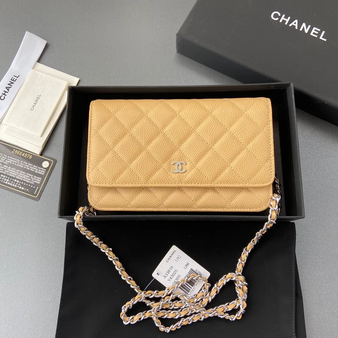 Snap button 600💰Xiaoxiang imported Italian calfskin Item number: A33814 Size: w20×h13×d3.5cm Color: apricot ball pattern silver buckle steel mark