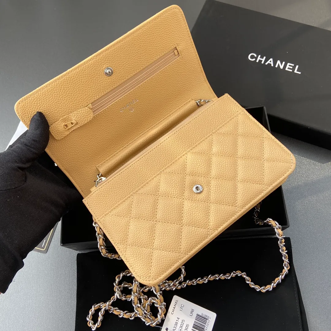 Snap button 600💰Xiaoxiang imported Italian calfskin Item number: A33814 Size: w20×h13×d3.5cm Color: apricot ball pattern silver buckle steel mark