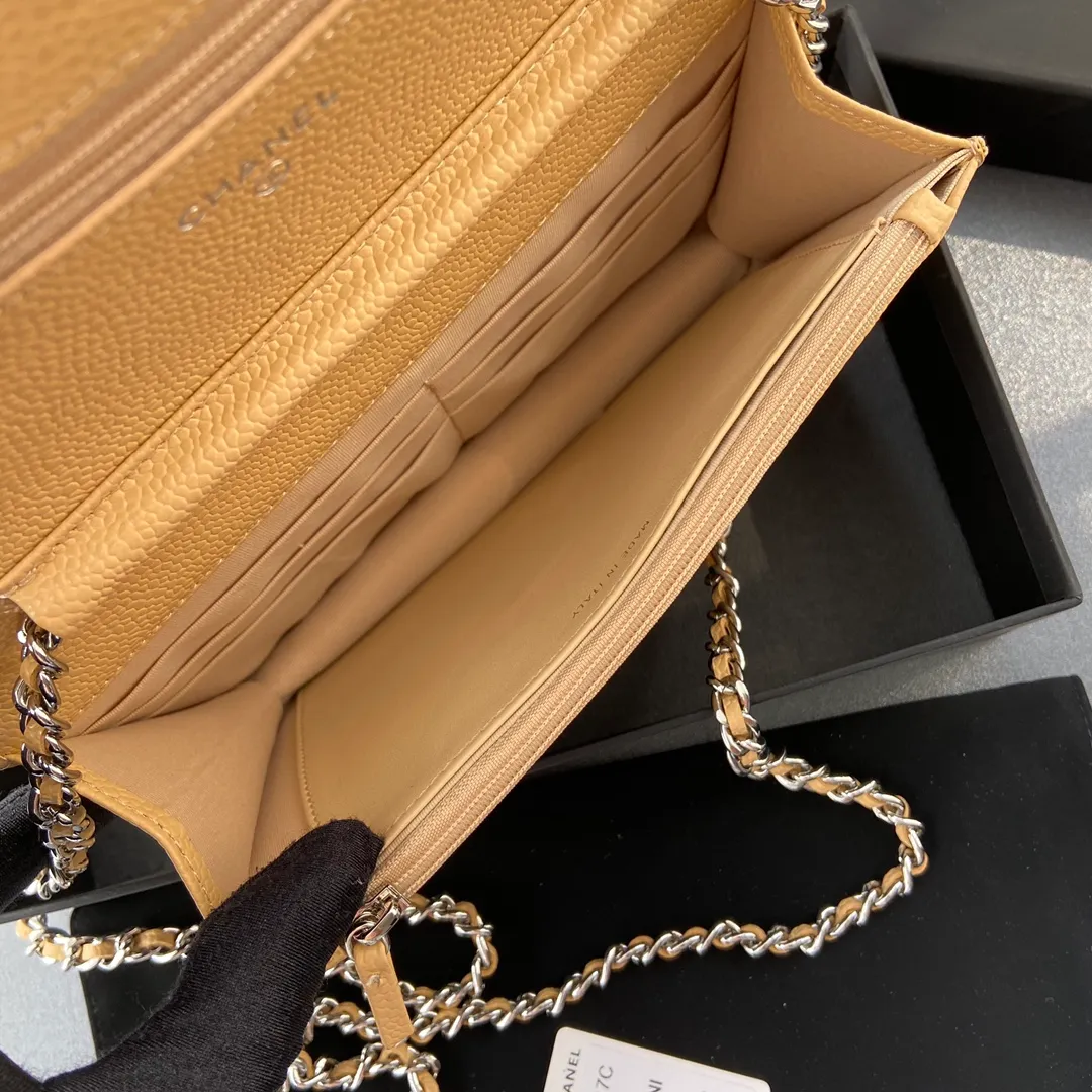 Snap button 600💰Xiaoxiang imported Italian calfskin Item number: A33814 Size: w20×h13×d3.5cm Color: apricot ball pattern silver buckle steel mark