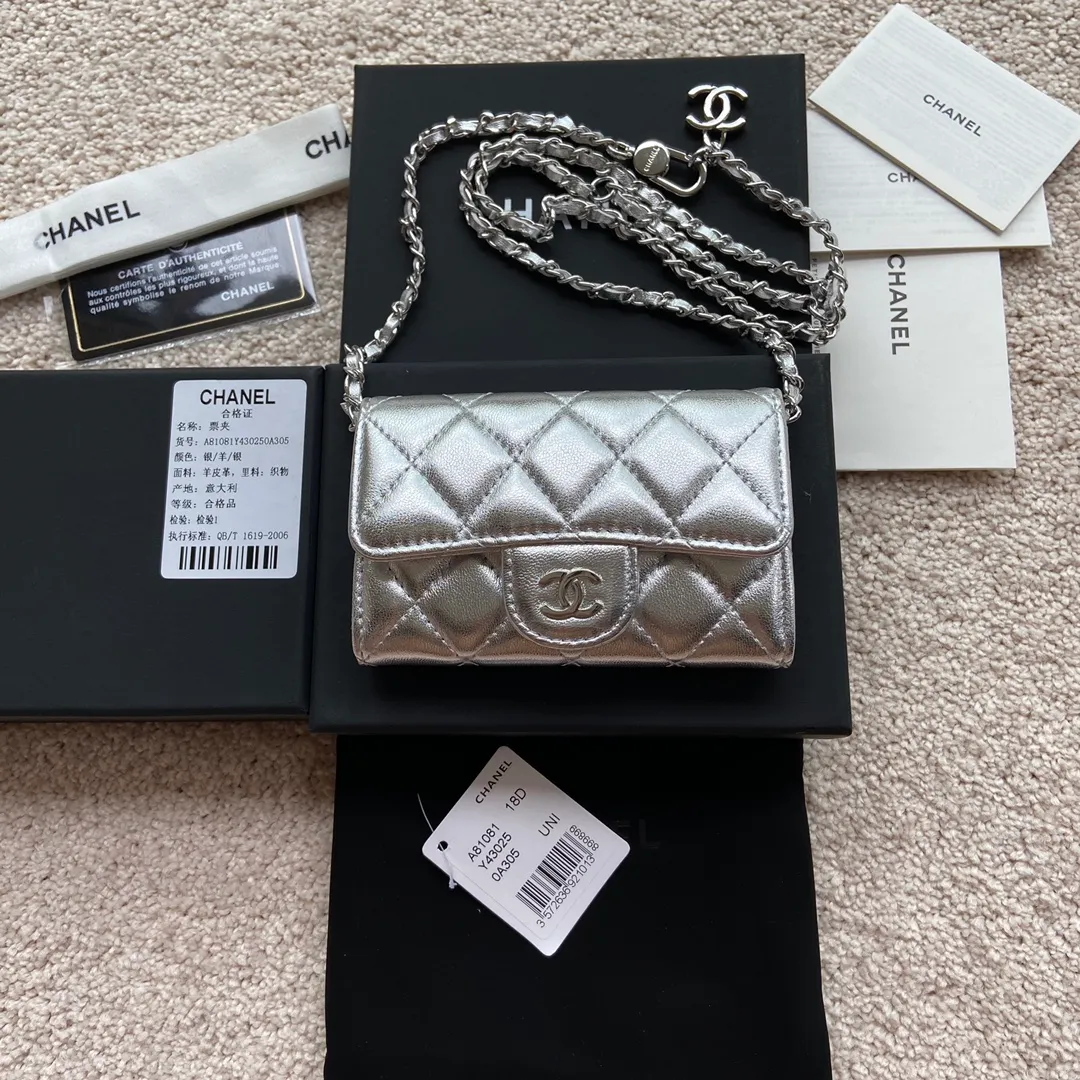 Xiaoxiang imported Italian sheepskin Item number: A81081 (chain small card holder) 💰: 420 Size: w11×h7cm Color: silver sheepskin silver steel mark