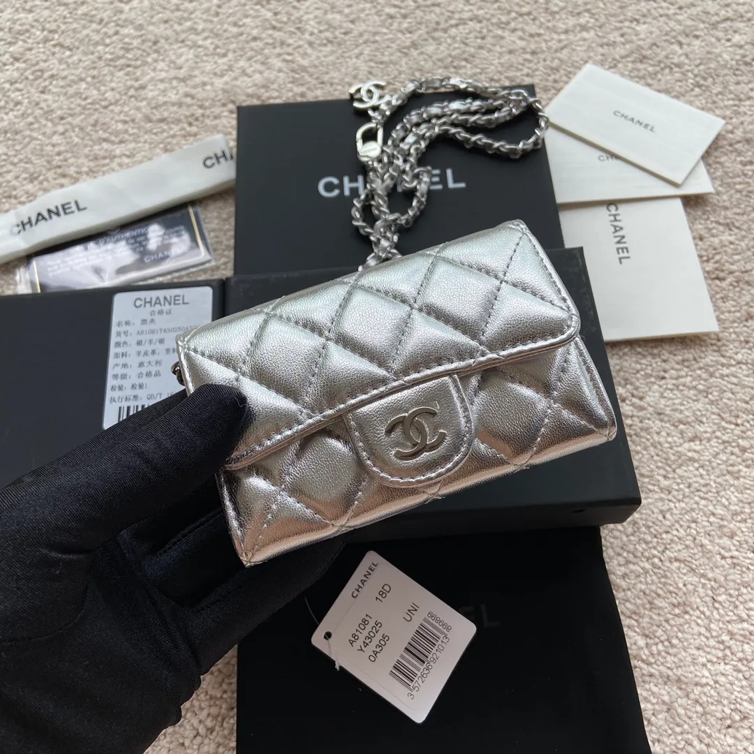 Xiaoxiang imported Italian sheepskin Item number: A81081 (chain small card holder) 💰: 420 Size: w11×h7cm Color: silver sheepskin silver steel mark