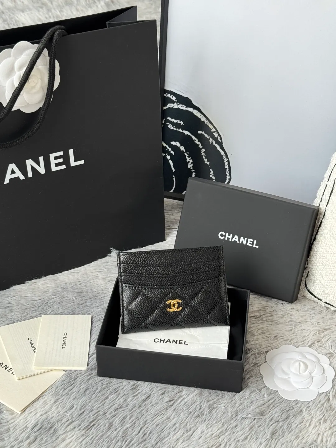💰240💰 chanel 2025 new product card holder lambskin, seven card slots, can hold change, imported Italian lambskin + hardware logo, so beautiful, love it. The color is as shown in the picture, easy and fast storage, mini card holder No.: AP8944 Size: w11×h10cm