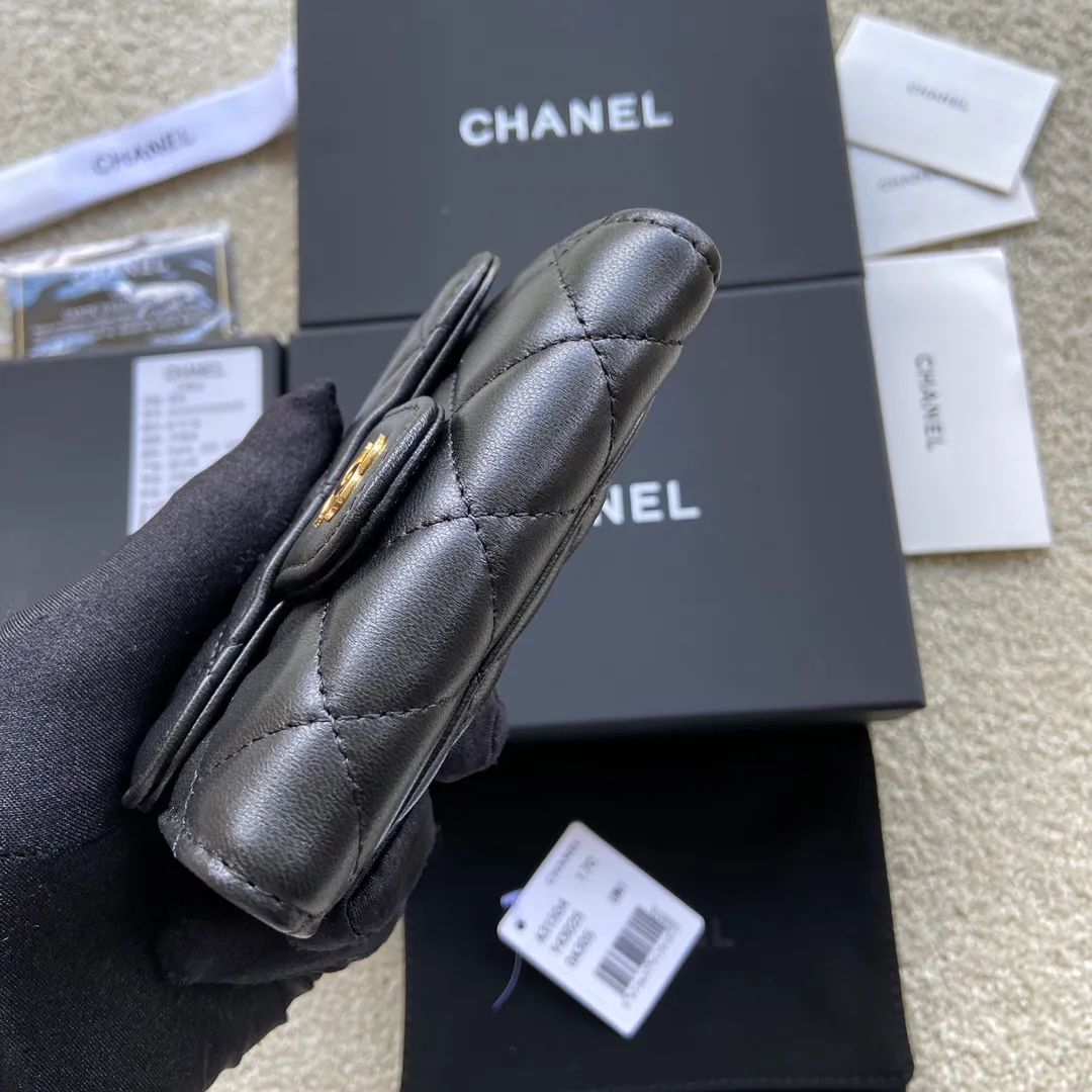 Xiaoxiang imported Italian leather double-layer card holder 320💰 Item number: A31504 Height: w12.5×h8.5×d2.5cm Color: black sheepskin gold steel mark