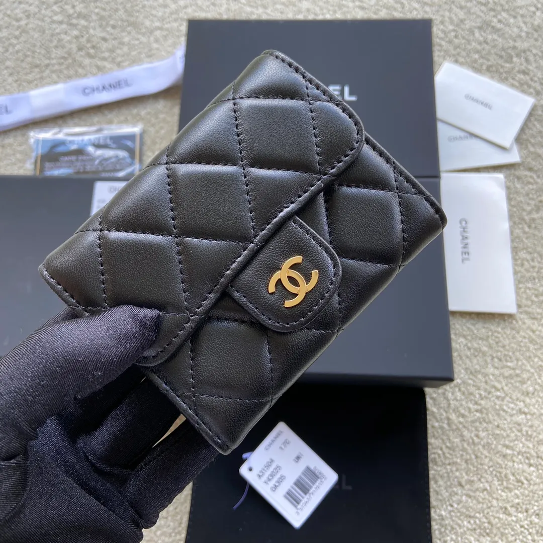 Xiaoxiang imported Italian leather double-layer card holder 320💰 Item number: A31504 Height: w12.5×h8.5×d2.5cm Color: black sheepskin gold steel mark